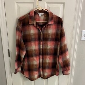 Old Navy Plaid Flannel Button-Up Shirt in Pink and Brown, XL